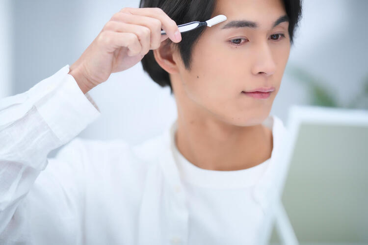 ビジネスプロフィール写真にふさわしい眉の形とは？眉メイクのポイントも解説！10