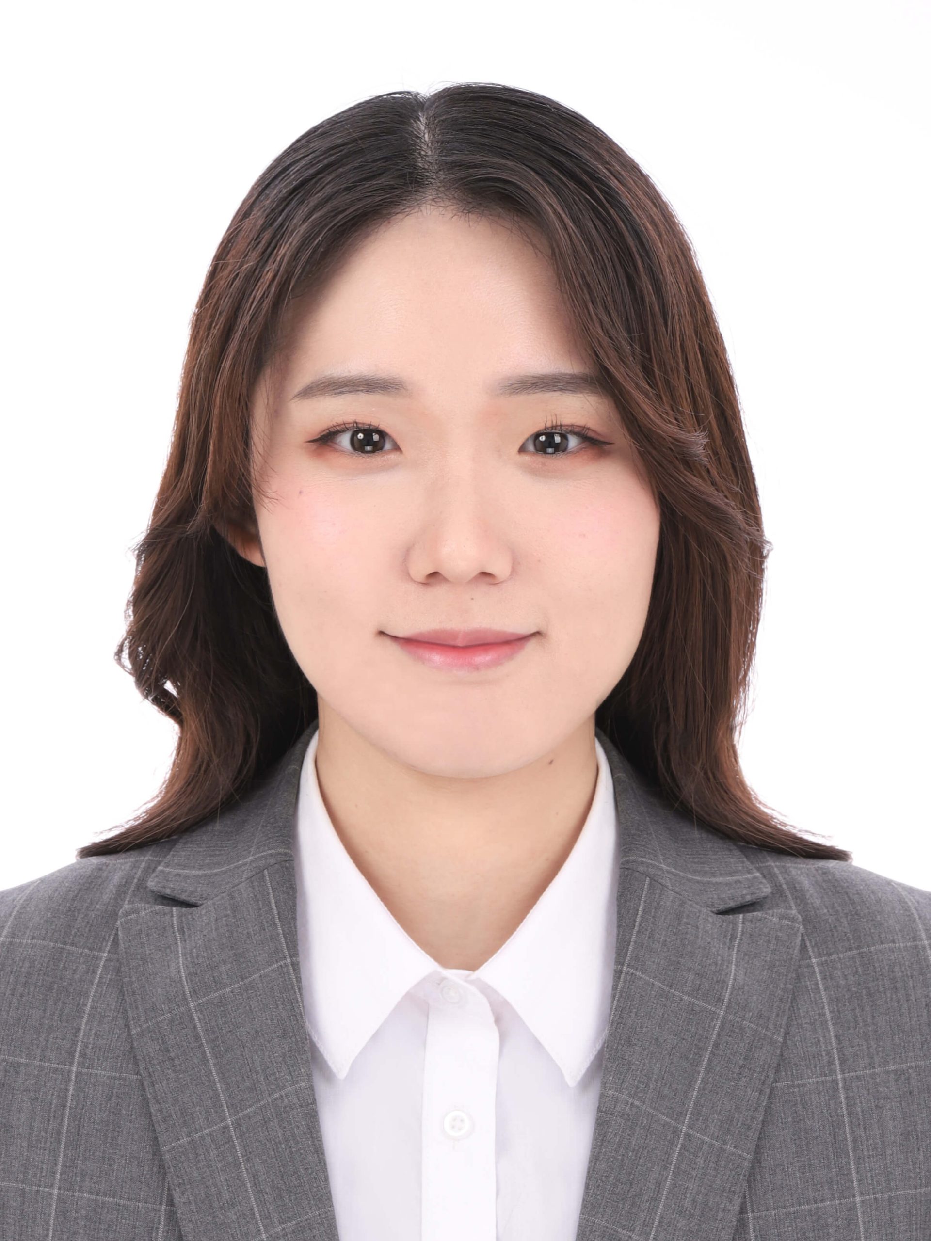 女子就活生のプロがヘアメイクして、撮影指導をした証明写真のアフター