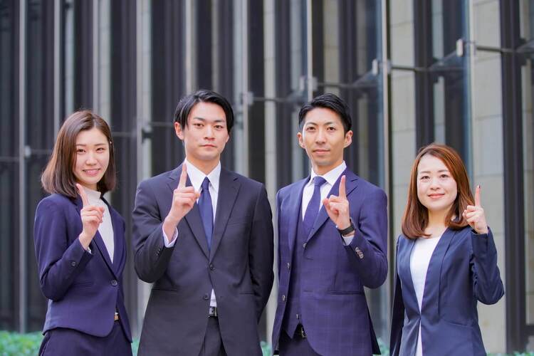 【社長・経営者】ビジネスプロフィール写真の撮り方解説!身だしなみやポーズ例を紹介5